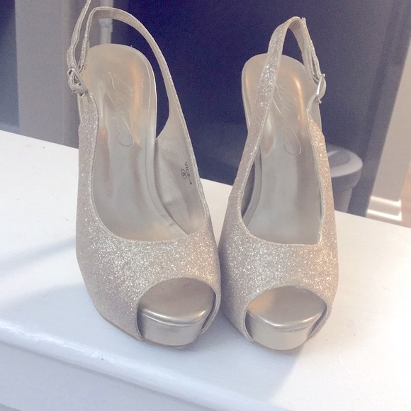 Michaelangelo Sparkly Gold Heels peep toe - Picture 10 of 10